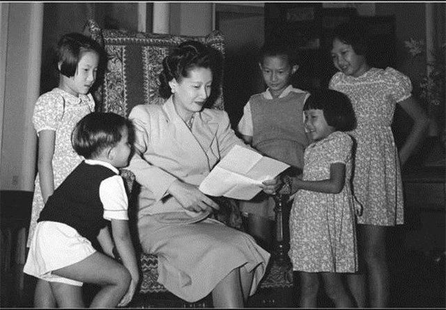 Cuối đời cô quạnh của hoàng hậu Nam Phương từng khiến vua Bảo Đại mê mệt - Hình 2 Cuoi doi co quanh cua hoang hau Nam Phuong tung khien vua Bao Dai me met-Hinh-2