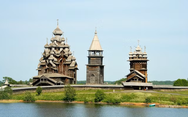 Tiet lo dieu dac biet o nha tho go cao nhat the gioi