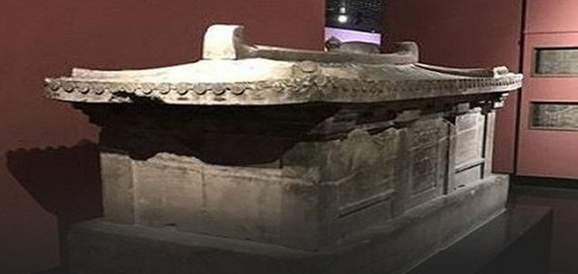 Rùng mình quan tài Trung Quốc khắc lời nguyền “ai mở sẽ chết“ - Hình 3 Rung minh quan tai Trung Quoc khac loi nguyen “ai mo se chet“-Hinh-3