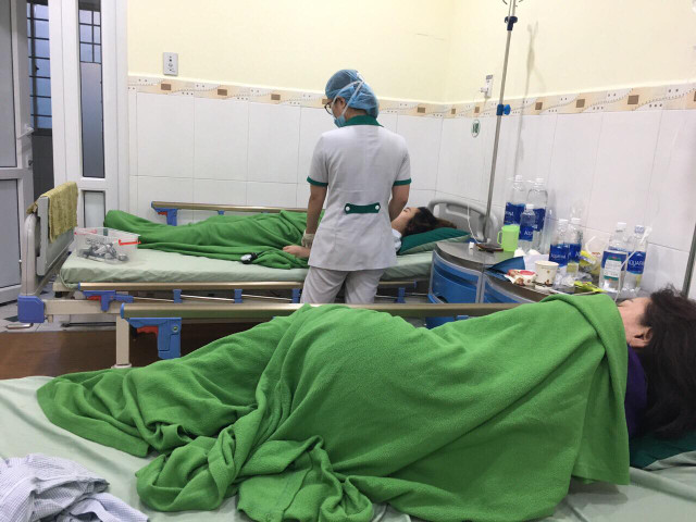 Nhóm khách nhập viện sau khi ăn bánh tráng cuốn thịt heo ở quán Trần Đà Nẵng Nhom khach nhap vien sau khi an banh trang cuon thit heo o quan Tran Da Nang