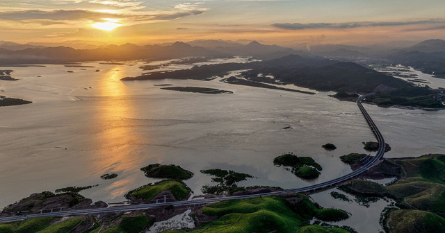 Địa phương nào sở hữu tuyến cao tốc dài gần 180km? - Hình 3 Dia phuong nao so huu tuyen cao toc dai gan 180km?-Hinh-3