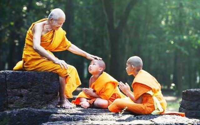 Chỉ 1 nắm muối, thiền sư giúp đồ đệ buông bỏ được phiền não Chi 1 nam muoi, thien su giup do de buong bo duoc phien nao