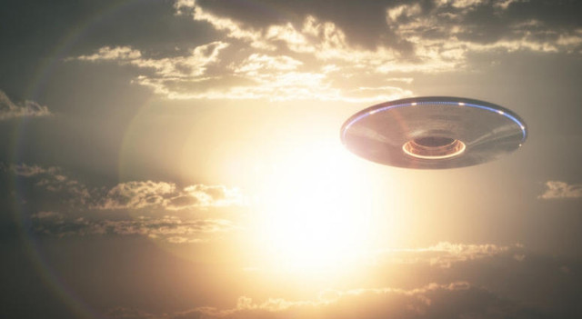 Cựu giám đốc tình báo quốc gia tuyên bố Mỹ có bằng chứng về UFO - Hình 3 Cuu giam doc tinh bao quoc gia tuyen bo My co bang chung ve UFO-Hinh-3