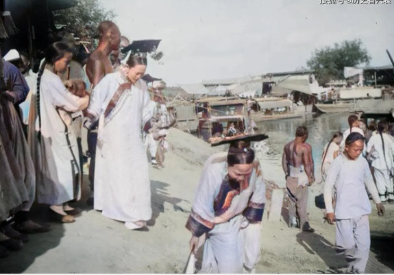 Lộ mỹ nhân tuyệt sắc thời nhà Thanh khi dùng AI phục chế - Hình 4 Lo my nhan tuyet sac thoi nha Thanh khi dung AI phuc che-Hinh-4