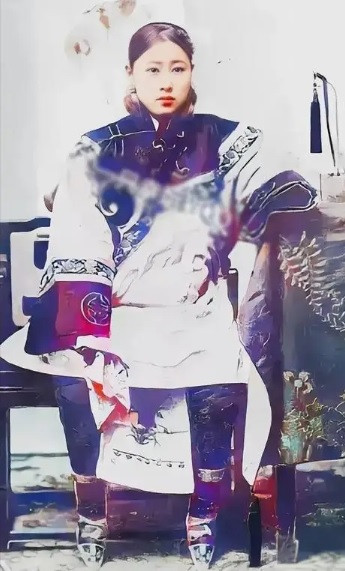 Lộ mỹ nhân tuyệt sắc thời nhà Thanh khi dùng AI phục chế - Hình 3 Lo my nhan tuyet sac thoi nha Thanh khi dung AI phuc che-Hinh-3