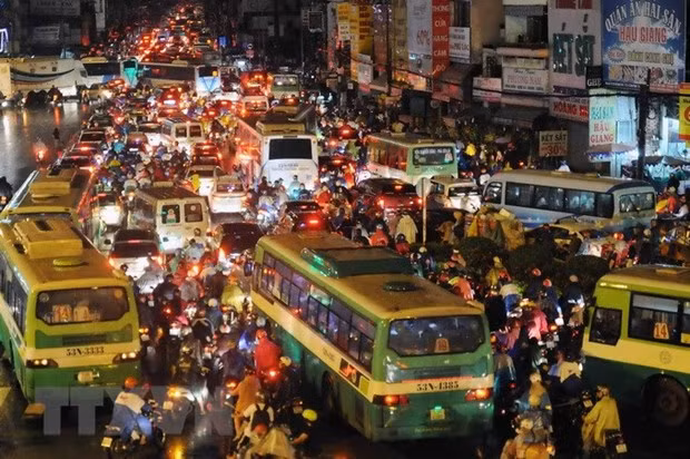 TP.HCM: Xiet chat to chuc giao thong doi voi xe giuong nam vao trung tam