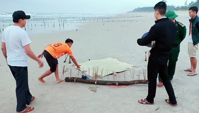 Xác người không đầu trôi vào bờ biển Quảng Nam Xac nguoi khong dau troi vao bo bien Quang Nam