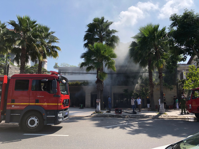 Biệt thự 3 tầng rộng 500m2 của đại gia thép Đà Nẵng cháy dữ dội Biet thu 3 tang rong 500m2 cua dai gia thep Da Nang chay du doi