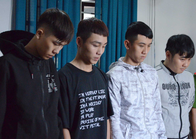 2 công an đi tuần tra chống tội phạm bị nhóm sinh viên chặn đường cướp tài sản 2 cong an di tuan tra chong toi pham bi nhom sinh vien chan duong cuop tai san