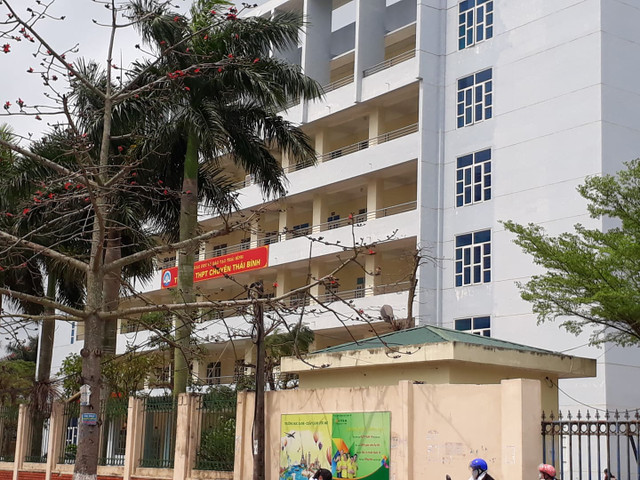 Giáo viên trường THPT chuyên Thái Bình nhắn tin “gạ tình" nữ sinh Giao vien truong THPT chuyen Thai Binh nhan tin “ga tinh