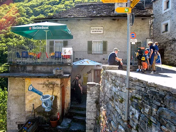 Kham pha ngoi lang nho nhat Thuy Si chi co 9 nguoi o-Hinh-7