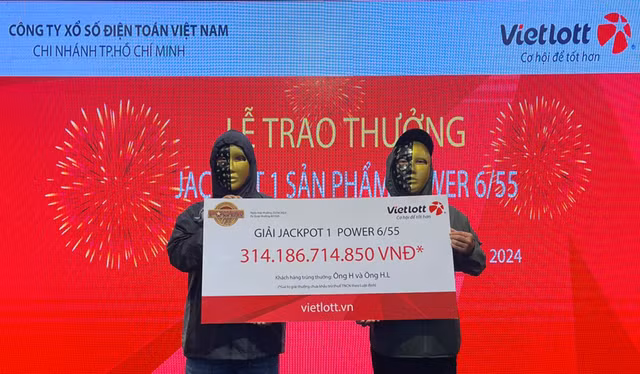 Vietlott lien tiep tim ra nhung ve so trung giai doc dac nam 2024