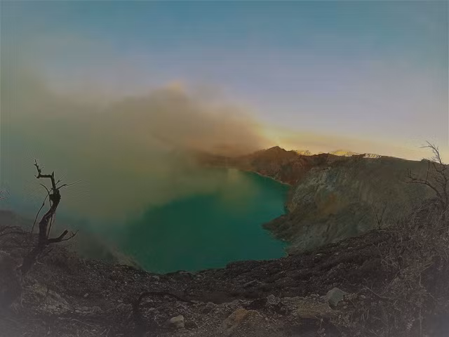 Biet gi ve ho nuoc phat ra anh sang xanh ban dem cuc nguy hiem?-Hinh-10