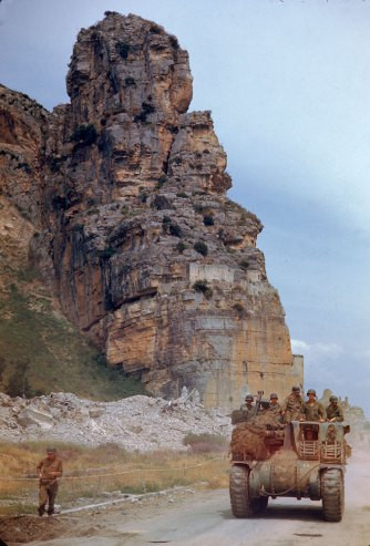 Ảnh hiếm về quân Đồng minh chiến đấu tại Italy năm 1944 - Hình 2 Anh hiem ve quan Dong minh chien dau tai Italy nam 1944-Hinh-2