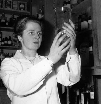 Biết gì về “Bà đầm thép” Margaret Thatcher nổi tiếng chính trường Anh? - Hình 2 Biet gi ve “Ba dam thep” Margaret Thatcher noi tieng chinh truong Anh?-Hinh-2