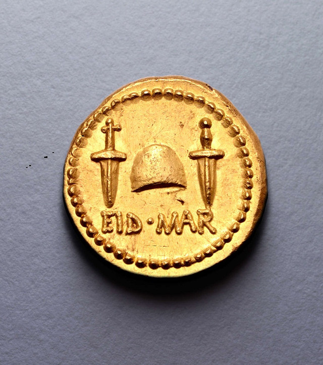 “Độc lạ” đồng xu vàng ròng in hình hung thủ ám sát tướng La Mã - Hình 4 “Doc la” dong xu vang rong in hinh hung thu am sat tuong La Ma-Hinh-4