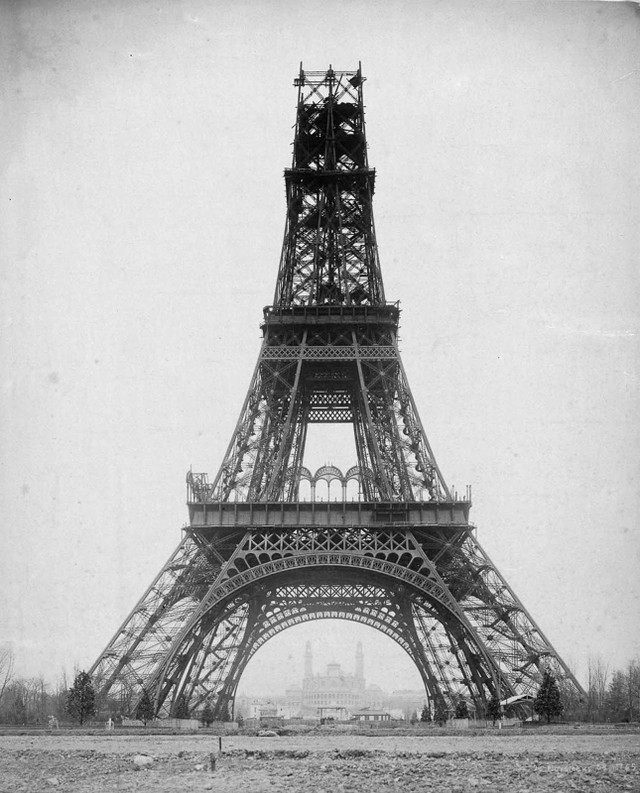 Ảnh độc quá trình thi công tháp Eiffel nổi tiếng nước Pháp - Hình 9 Anh doc qua trinh thi cong thap Eiffel noi tieng nuoc Phap-Hinh-9