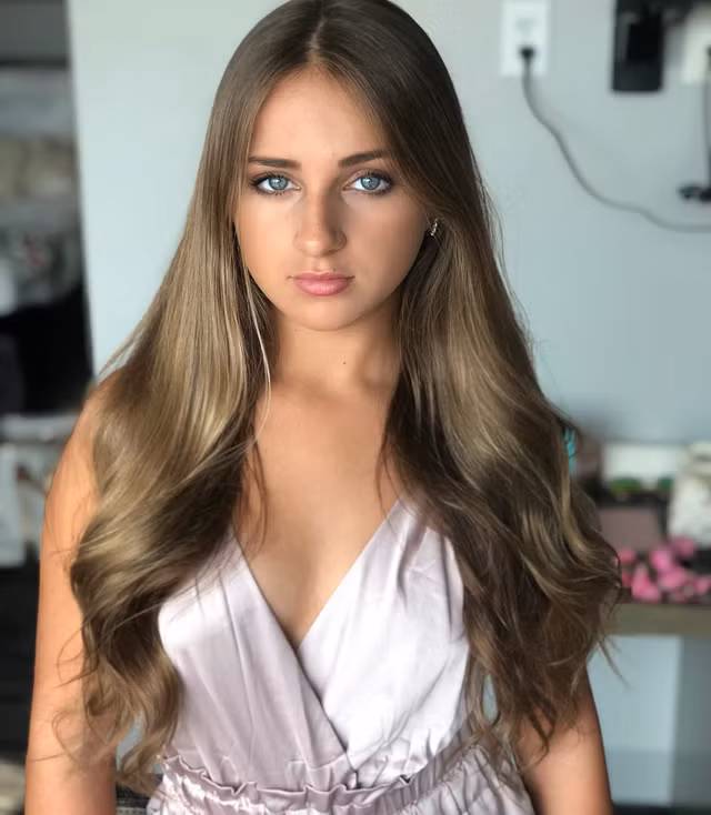 Khoi tai san khung va gu thoi trang goi cam o tuoi 14 cua “hoa hau nhi”