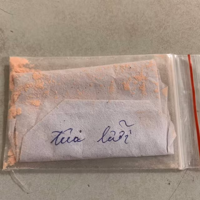 Hoang hon: Be 3 thang tuoi viem mang nao vi tua luoi bang thuoc cam