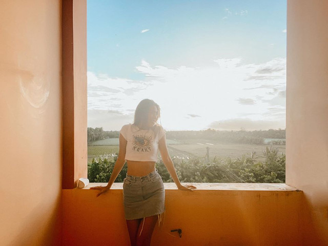 Minh Tú với phong cách tạo dáng bá đạo trong khu cách ly - Hình 10 Minh Tu voi phong cach tao dang ba dao trong khu cach ly-Hinh-10