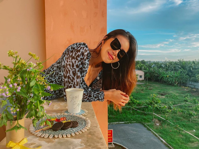 Minh Tú với phong cách tạo dáng bá đạo trong khu cách ly - Hình 7 Minh Tu voi phong cach tao dang ba dao trong khu cach ly-Hinh-7