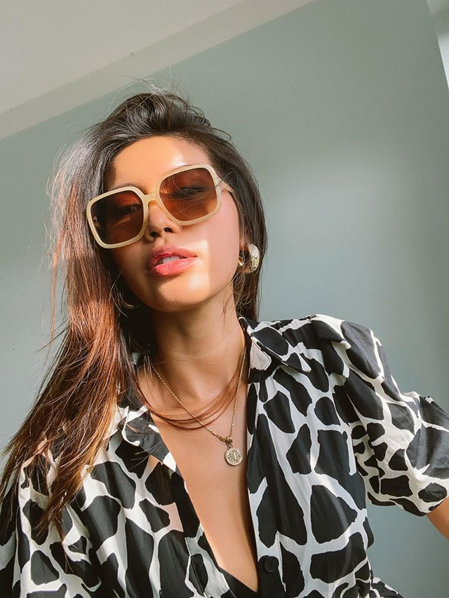 Minh Tú với phong cách tạo dáng bá đạo trong khu cách ly Minh Tu voi phong cach tao dang ba dao trong khu cach ly