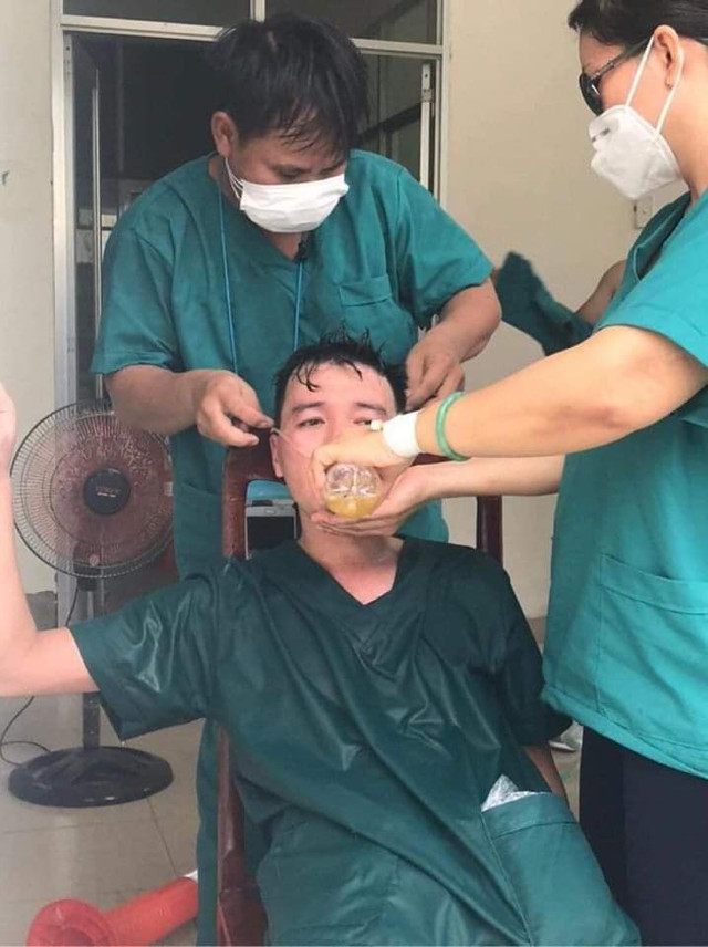 Cận cảnh hình ảnh y bác sĩ kiệt sức giữa tâm dịch COVID-19 Đà Nẵng Can canh hinh anh y bac si kiet suc giua tam dich COVID-19 Da Nang