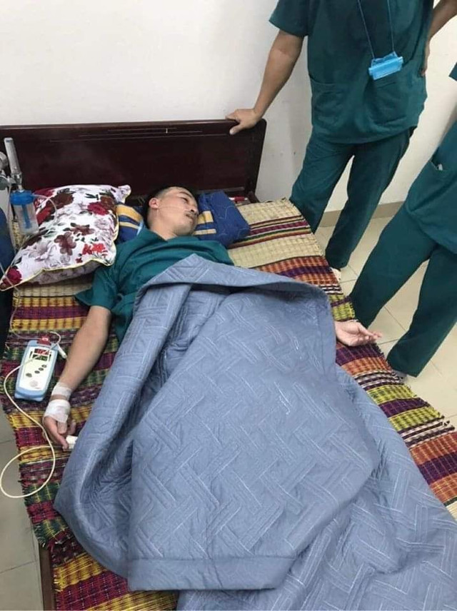 Cận cảnh hình ảnh y bác sĩ kiệt sức giữa tâm dịch COVID-19 Đà Nẵng - Hình 2 Can canh hinh anh y bac si kiet suc giua tam dich COVID-19 Da Nang-Hinh-2