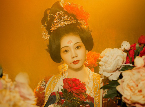 2 chấm đỏ trên khóe miệng phi tần Trung Quốc là bí mật phòng the - Hình 2 2 cham do tren khoe mieng phi tan Trung Quoc la bi mat phong the-Hinh-2