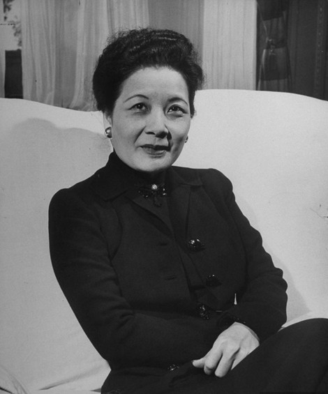 Tống Mỹ Linh làm điều lạ khi ngủ khiến nhân viên ngại ngùng Tong My Linh lam dieu la khi ngu khien nhan vien ngai ngung