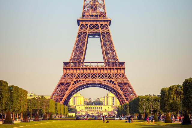 Hé lộ bí mật về tháp Eiffel nổi tiếng thế giới - Hình 8 He lo bi mat ve thap Eiffel noi tieng the gioi-Hinh-8