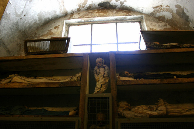 Chụp X-quang xác ướp trẻ em trong hầm mộ Capuchin - Hình 6 Chup X-quang xac uop tre em trong ham mo Capuchin-Hinh-6