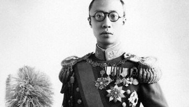 Vua Phổ Nghi mang theo những bảo vật gì khi rời Tử Cấm Thành? - Hình 7 Vua Pho Nghi mang theo nhung bao vat gi khi roi Tu Cam Thanh?-Hinh-7