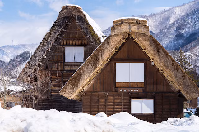 An tuong ngoi lang co co mai nha nhu chap tay cau nguyen o Nhat-Hinh-2