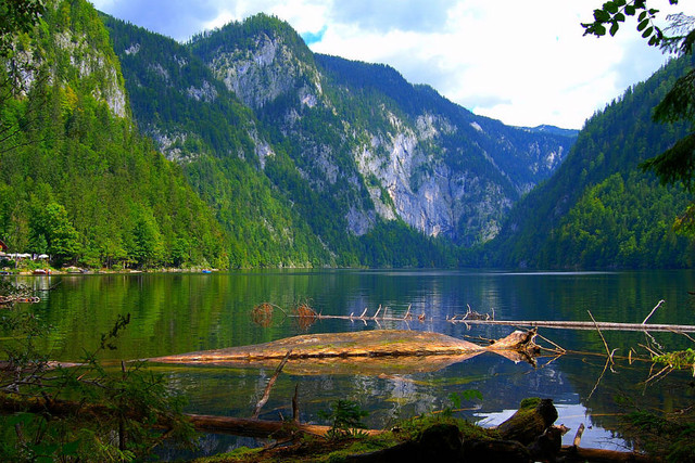 Vì sao không tìm thấy kho báu toàn vàng của Hitler ở hồ Toplitz? Vi sao khong tim thay kho bau toan vang cua Hitler o ho Toplitz?