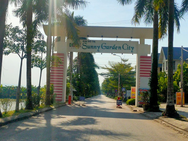 Những căn biệt thự vắng bóng người ở khu đô thị Sunny Garden City Nhung can biet thu vang bong nguoi o khu do thi Sunny Garden City