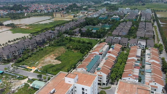 Những căn biệt thự vắng bóng người ở khu đô thị Sunny Garden City - Hình 4 Nhung can biet thu vang bong nguoi o khu do thi Sunny Garden City-Hinh-4