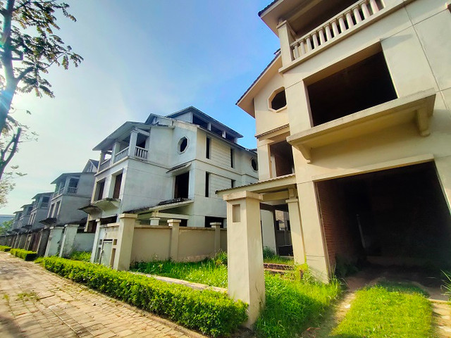 Những căn biệt thự vắng bóng người ở khu đô thị Sunny Garden City - Hình 11 Nhung can biet thu vang bong nguoi o khu do thi Sunny Garden City-Hinh-11