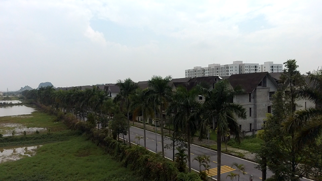 Những căn biệt thự vắng bóng người ở khu đô thị Sunny Garden City - Hình 7 Nhung can biet thu vang bong nguoi o khu do thi Sunny Garden City-Hinh-7