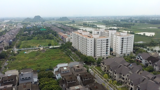 Những căn biệt thự vắng bóng người ở khu đô thị Sunny Garden City - Hình 5 Nhung can biet thu vang bong nguoi o khu do thi Sunny Garden City-Hinh-5