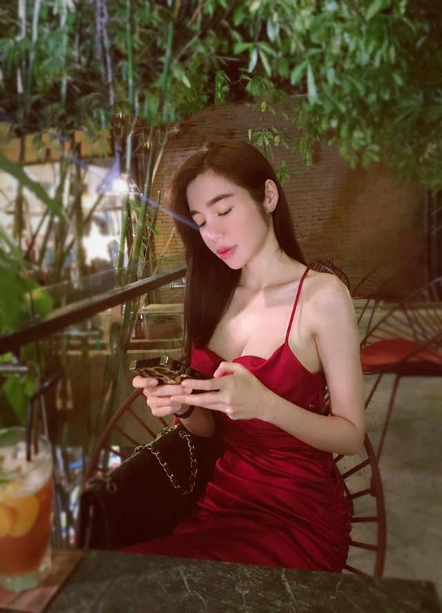 Cận cảnh thời trang nóng bỏng, đốt mắt người nhìn của Elly Trần - Hình 8 Can canh thoi trang nong bong, dot mat nguoi nhin cua Elly Tran-Hinh-8