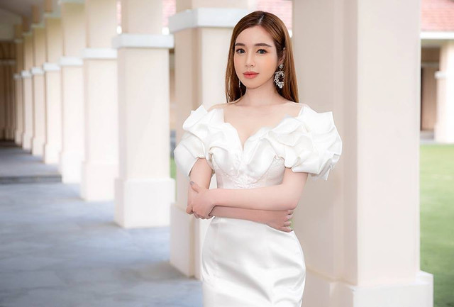 Cận cảnh thời trang nóng bỏng, đốt mắt người nhìn của Elly Trần Can canh thoi trang nong bong, dot mat nguoi nhin cua Elly Tran