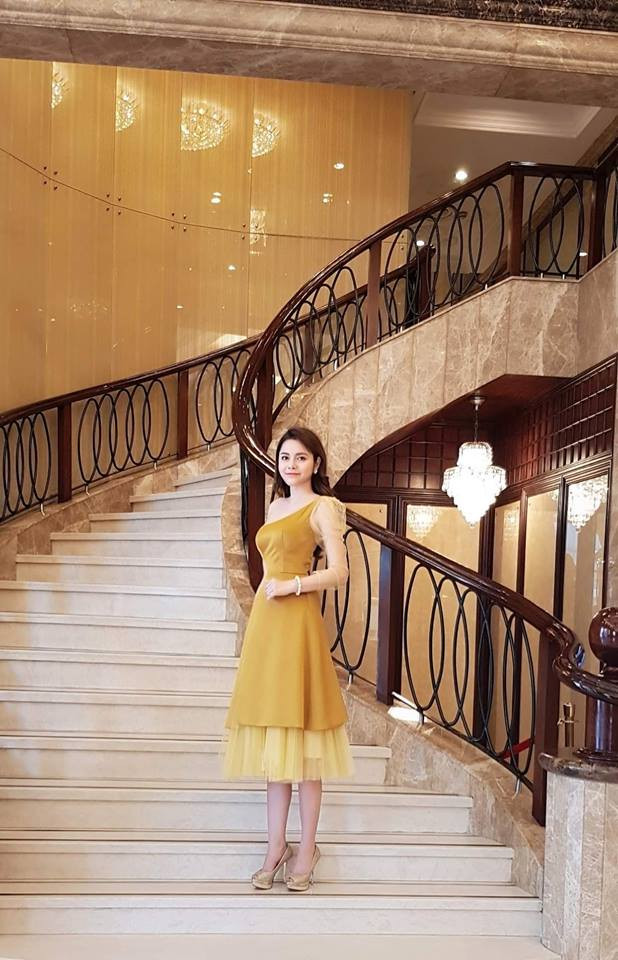 Mỹ nhân “lên giường” với Vũ trong Về nhà đi con ăn mặc siêu gợi cảm, quyến rũ - Hình 9 My nhan “len giuong” voi Vu trong Ve nha di con an mac sieu goi cam, quyen ru-Hinh-9