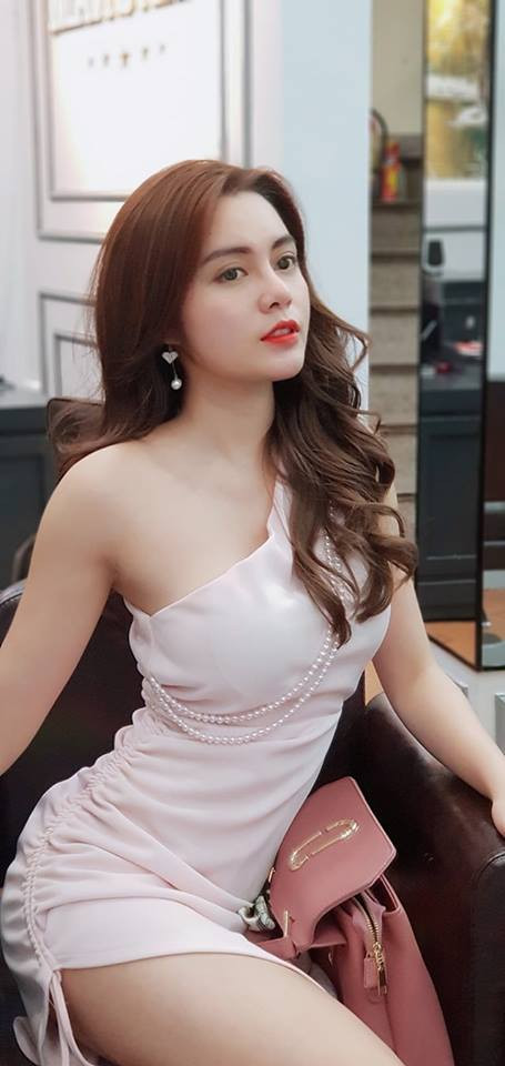 Mỹ nhân “lên giường” với Vũ trong Về nhà đi con ăn mặc siêu gợi cảm, quyến rũ - Hình 6 My nhan “len giuong” voi Vu trong Ve nha di con an mac sieu goi cam, quyen ru-Hinh-6