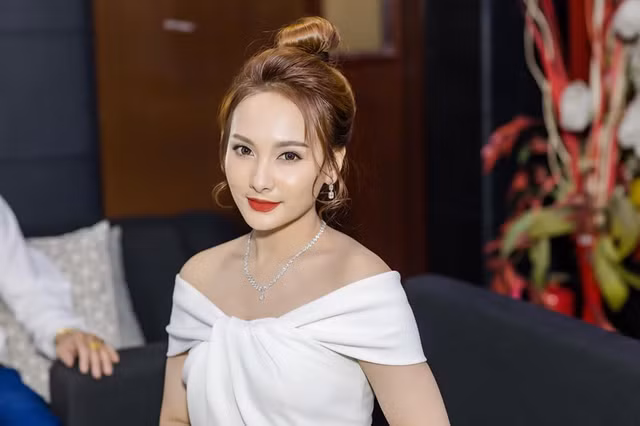 Bi quyet duong da, giu dang goi cam cua hai my nhan “Ve nha di con“