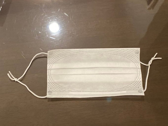 Kiểu khẩu trang tưởng bị lỗi nhưng hóa sự thật khiến người dùng bật cười - Hình 2 Kieu khau trang tuong bi loi nhung hoa su that khien nguoi dung bat cuoi-Hinh-2