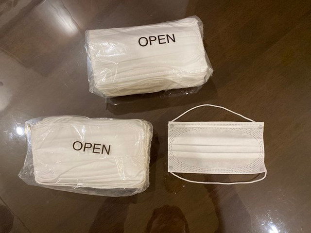 Kiểu khẩu trang tưởng bị lỗi nhưng hóa sự thật khiến người dùng bật cười Kieu khau trang tuong bi loi nhung hoa su that khien nguoi dung bat cuoi