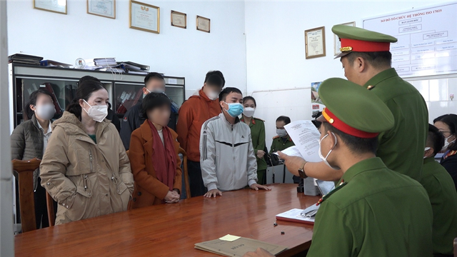 Liên quan vụ Việt Á, 2 cán bộ CDC Lâm Đồng bị khởi tố Lien quan vu Viet A, 2 can bo CDC Lam Dong bi khoi to
