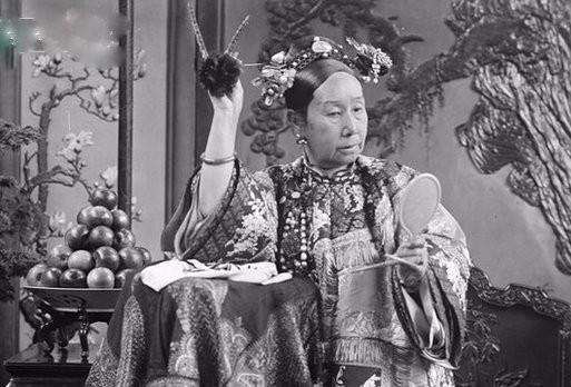 Từ Hi Thái Hậu từng chơi lớn khi xây cả đường sắt trong cung - Hình 2 Tu Hi Thai Hau tung choi lon khi xay ca duong sat trong cung-Hinh-2
