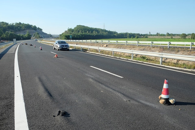 Đường cao tốc Đà Nẵng - Quảng Ngãi 34.500 tỷ đồng: Sai phạm hơn 400 tỷ đồng Duong cao toc Da Nang - Quang Ngai 34.500 ty dong: Sai pham hon 400 ty dong